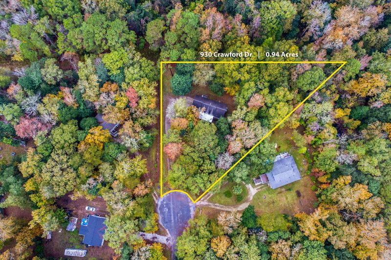 930 Crawford Dr, Edisto Island, SC 29438