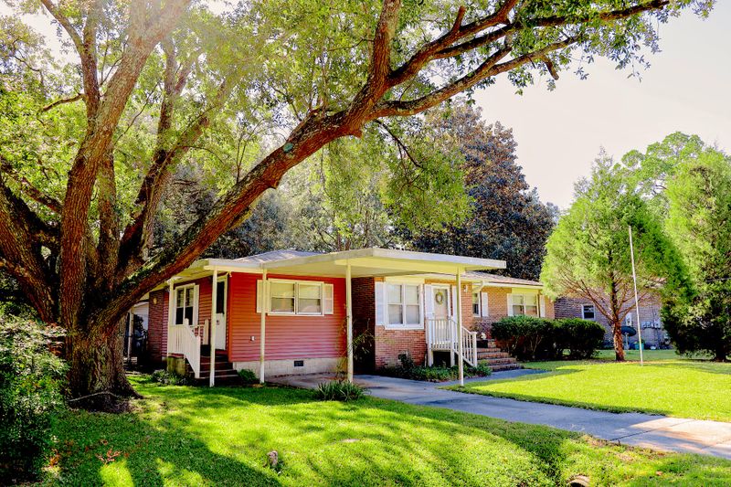 7052 Kenneth Dr, North Charleston, SC 29406