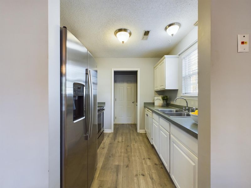 694 Ponderosa Dr, Charleston, SC 29414