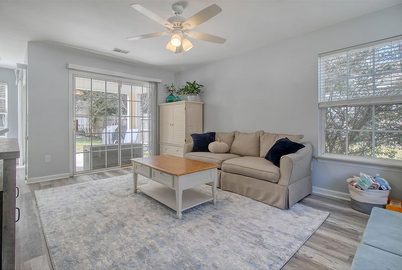 1365 Palm Cove Dr, Charleston, SC 29492