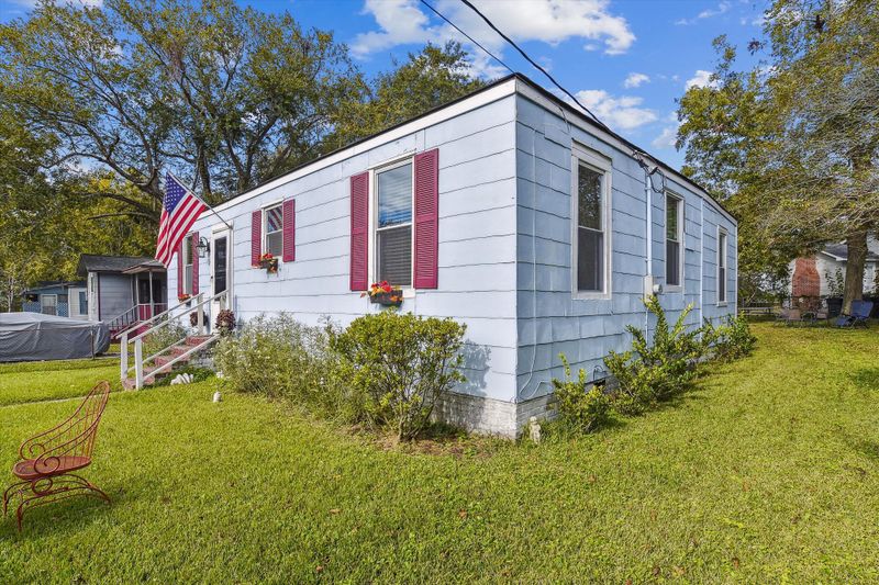 2724 Constitution Ave, North Charleston, SC 29405