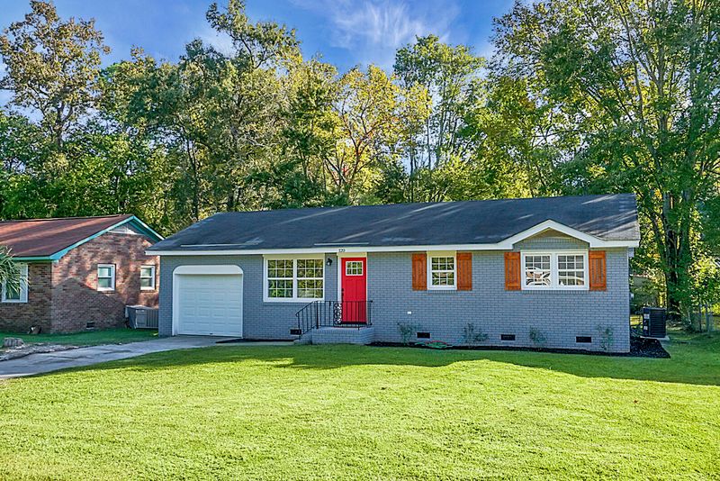 120 Pandora Dr, Goose Creek, SC 29445