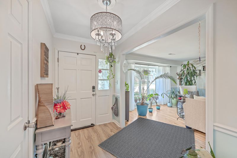 8640 Delhi Rd, North Charleston, SC 29406