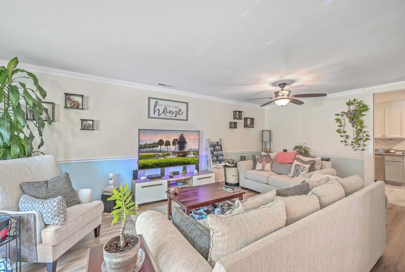 8640 Delhi Rd, North Charleston, SC 29406