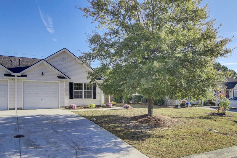 1236 River Rock Rd, Hanahan, SC 29410