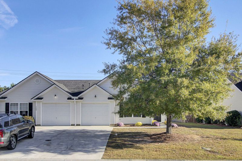 1236 River Rock Rd, Hanahan, SC 29410