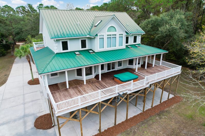 6108 Jibe Ct, Awendaw, SC 29429
