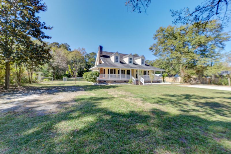319 Tupalo Dr, Summerville, SC 29483
