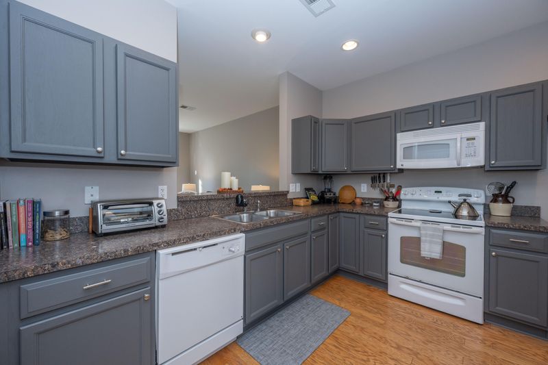 811 Hemingway Cir, Summerville, SC 29483