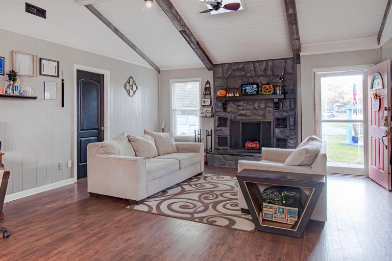 428 Terrier Rd, Goose Creek, SC 29445
