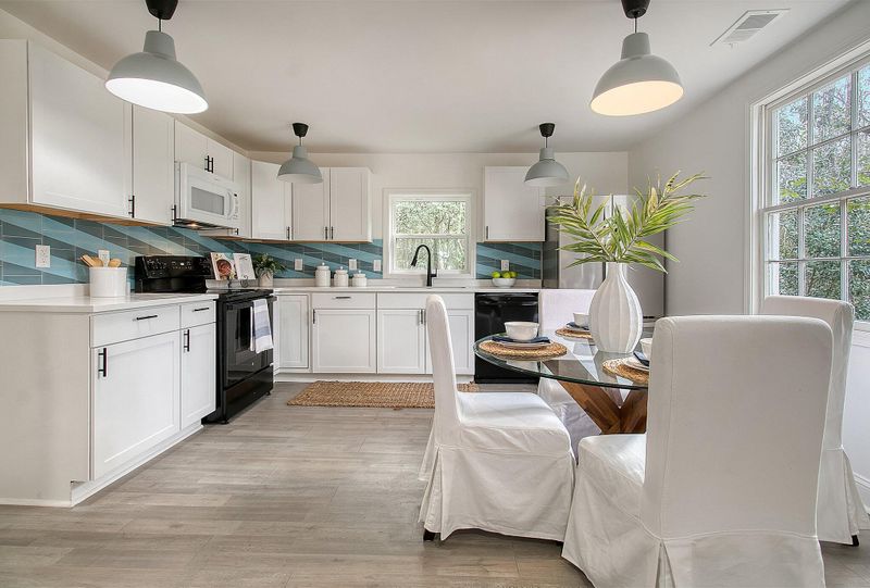 2975 Edbillellis Rd, North Charleston, SC 29406