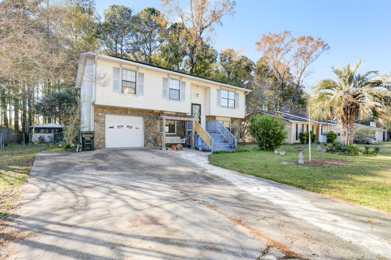 125 Iron Rd, Summerville, SC 29486