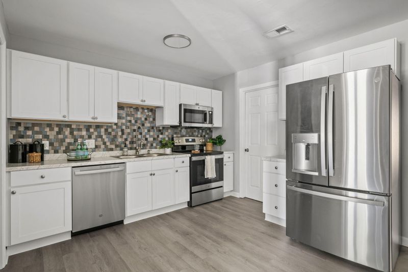 5577 Betty Ct, North Charleston, SC 29418