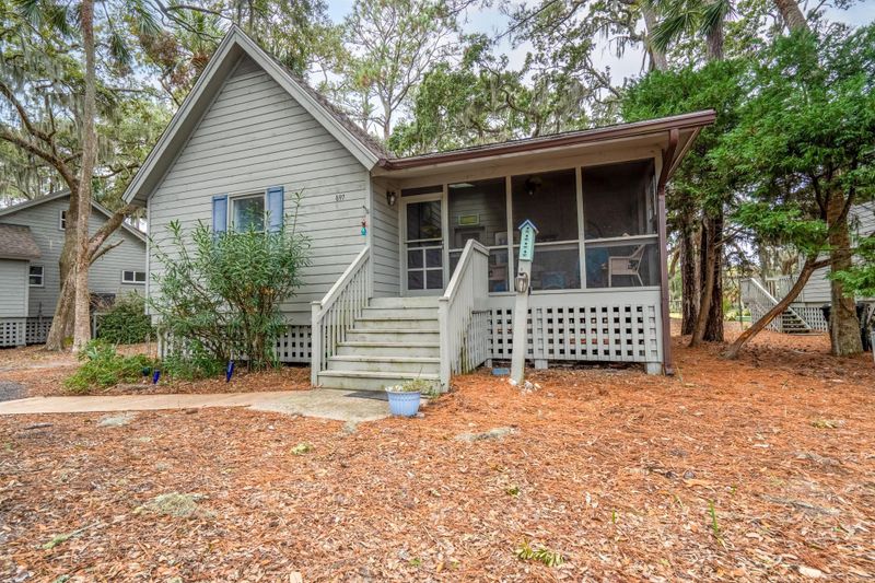 897 Fairway Dr, Edisto Beach, SC 29438