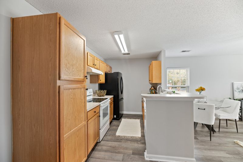100 Avalon Rd, Summerville, SC 29483