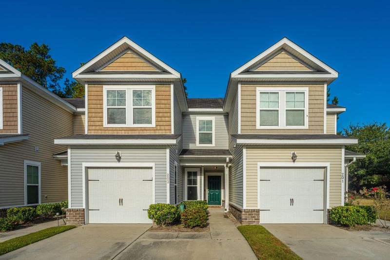 203 S Lamplighter Ln, Summerville, SC 29486