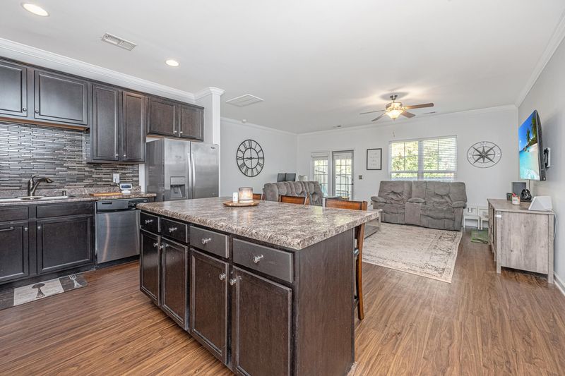 203 S Lamplighter Ln, Summerville, SC 29486