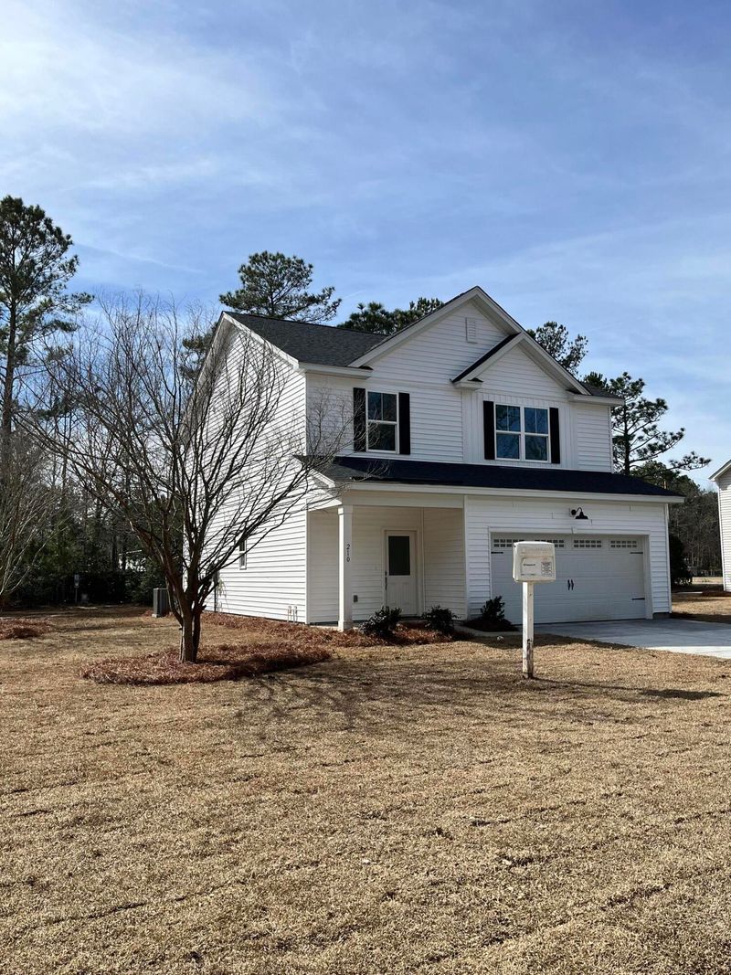 210 Swanson Dr, Summerville, SC 29483