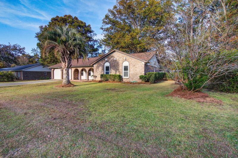 8142 Long Shadow Ln, North Charleston, SC 29406