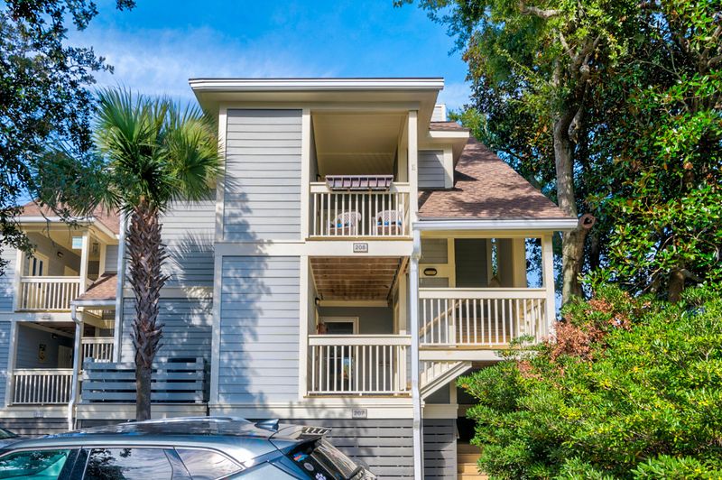 207 Little Oak Dr, Folly Beach, SC 29439