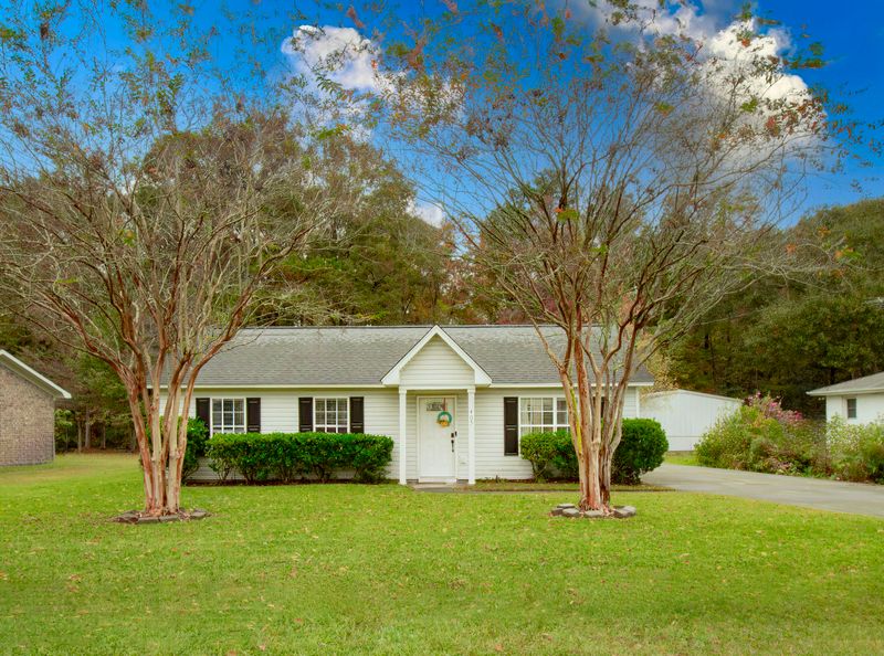 405 Hastie Dr, Goose Creek, SC 29445