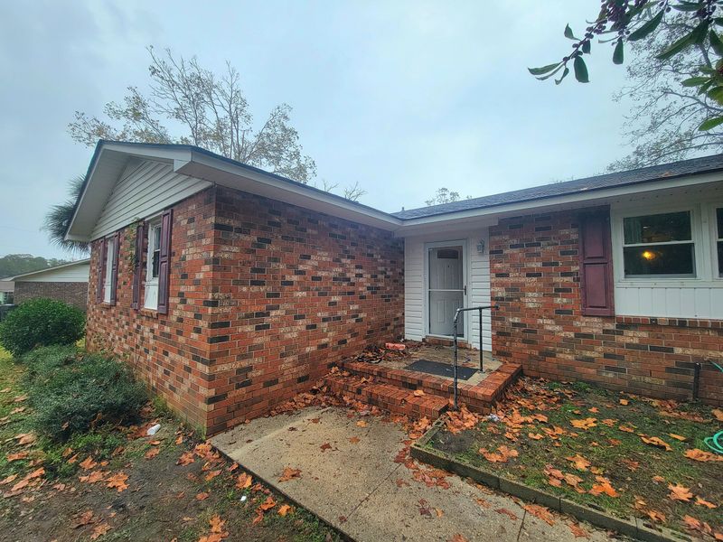 7645 Mendalwood Dr, North Charleston, SC 29418