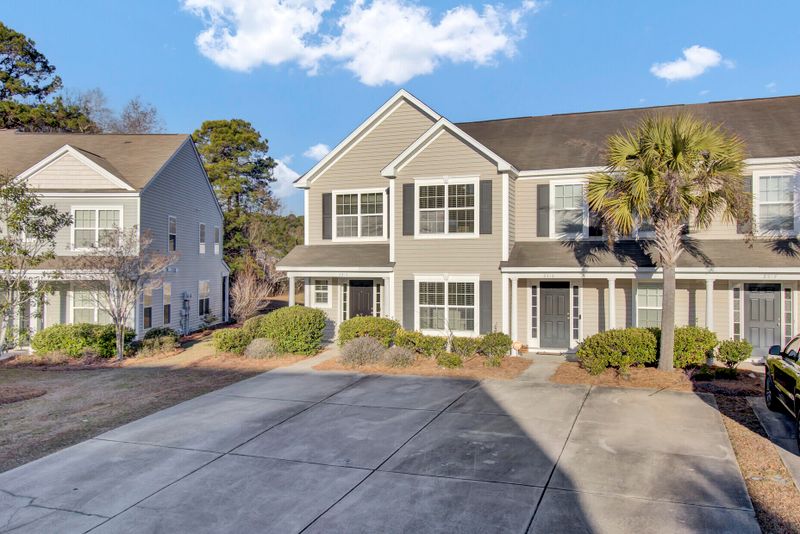 2513 Stadium Dr, North Charleston, SC 29406
