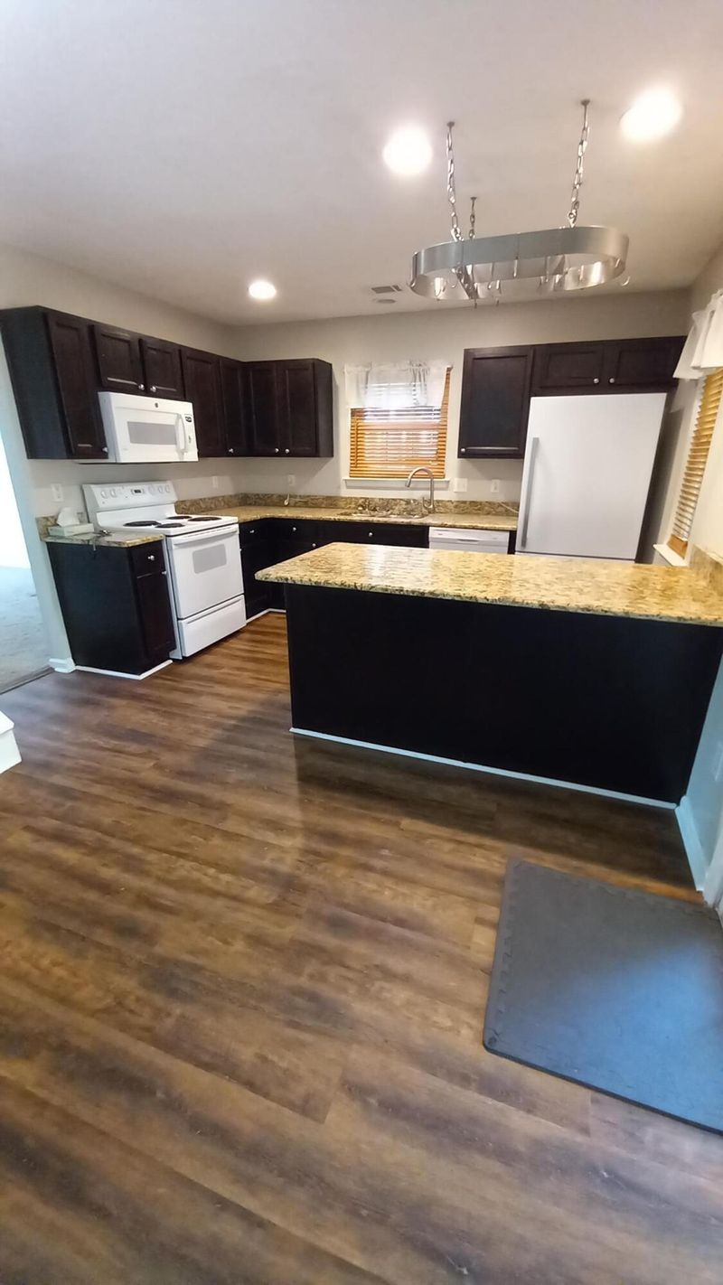 8150 Shadow Oak Dr, North Charleston, SC 29406