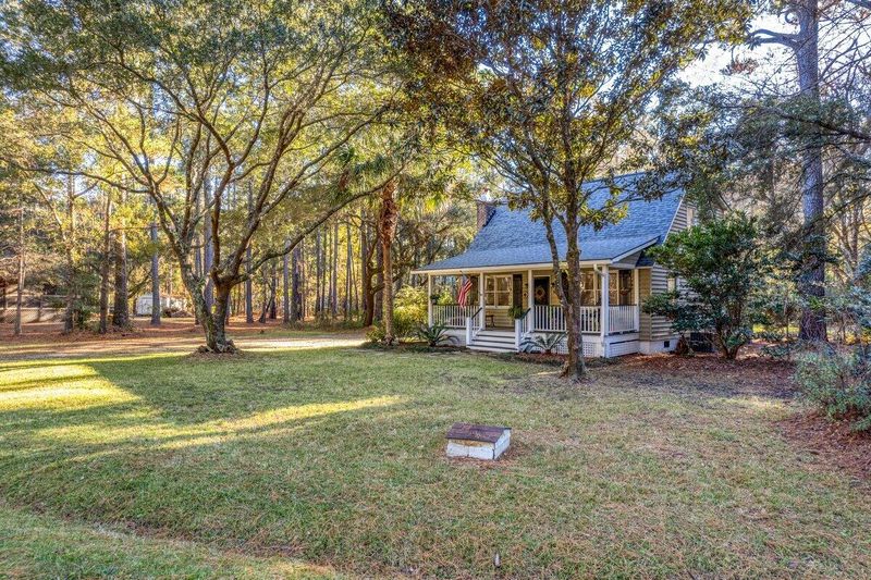 915 Gypsy Ln, Mcclellanville, SC 29458