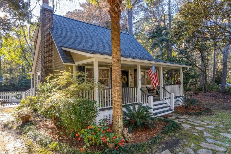 915 Gypsy Ln, Mcclellanville, SC 29458