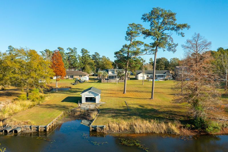 209 Land O Pines Cir, Moncks Corner, SC 29461