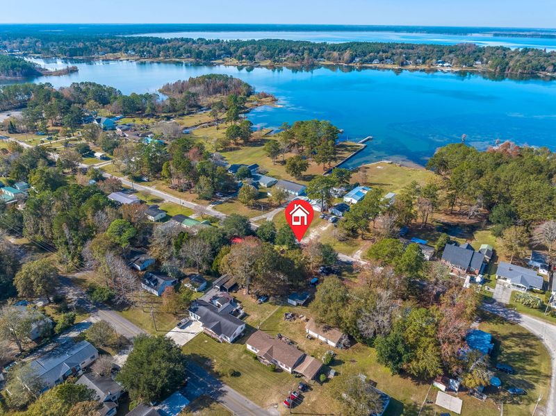703 Lakeside Dr, Moncks Corner, SC 29461