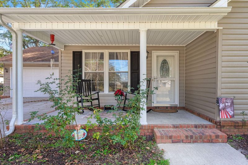703 Lakeside Dr, Moncks Corner, SC 29461