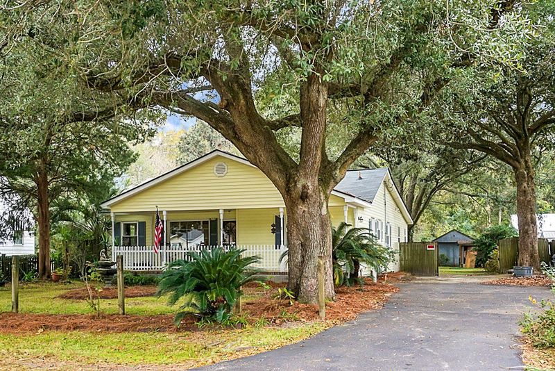 6949 Whitcomb Dr, North Charleston, SC 29406