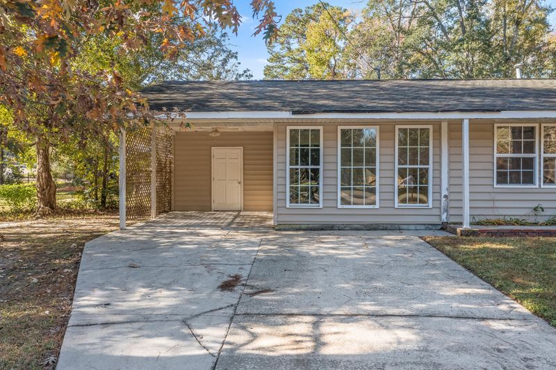 1104 Mount Batten Dr, Hanahan, SC 29410