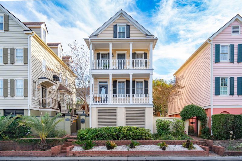 203 Wentworth St, Charleston, SC 29401