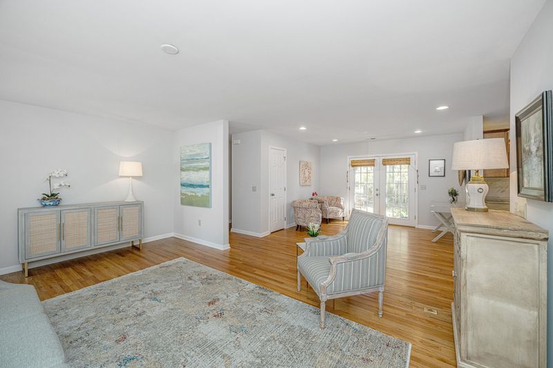1459 Salisbury St, Charleston, SC 29407