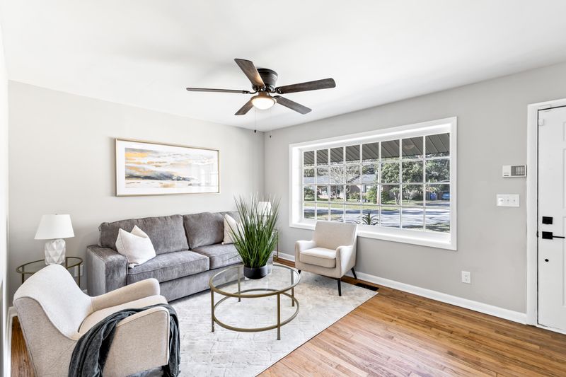 749 Creekside Dr, Charleston, SC 29412