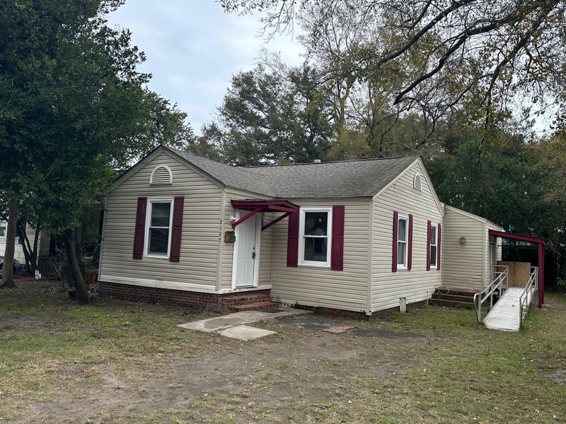 2107 Commander Rd, North Charleston, SC 29405