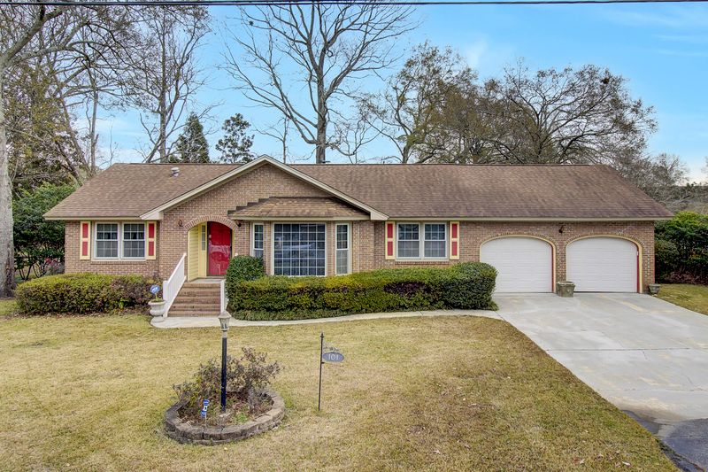 101 Hampton Ave, Goose Creek, SC 29445