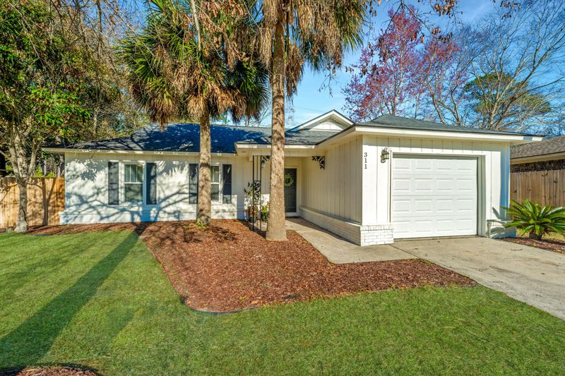 311 Lilac Dr, Summerville, SC 29483