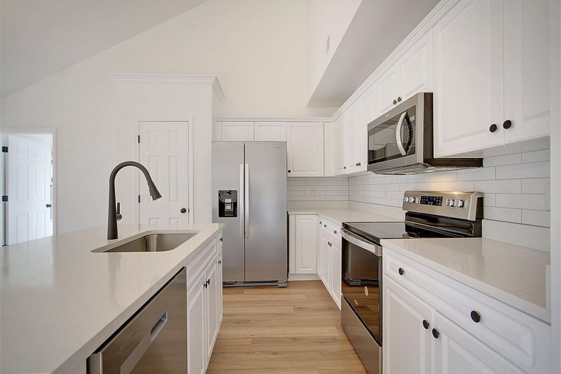 206 Cabrill Dr, Charleston, SC 29414