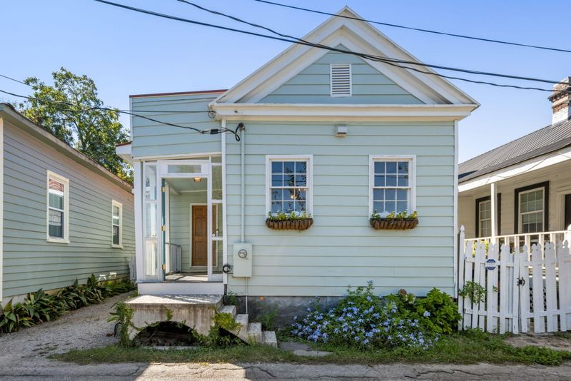 5 Ducs Ct, Charleston, SC 29403