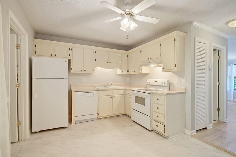 6260 Brandt St #4-A, North Charleston, SC 29406