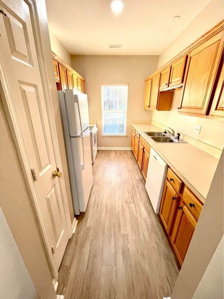 100 Pine Shadow Dr, Goose Creek, SC 29445