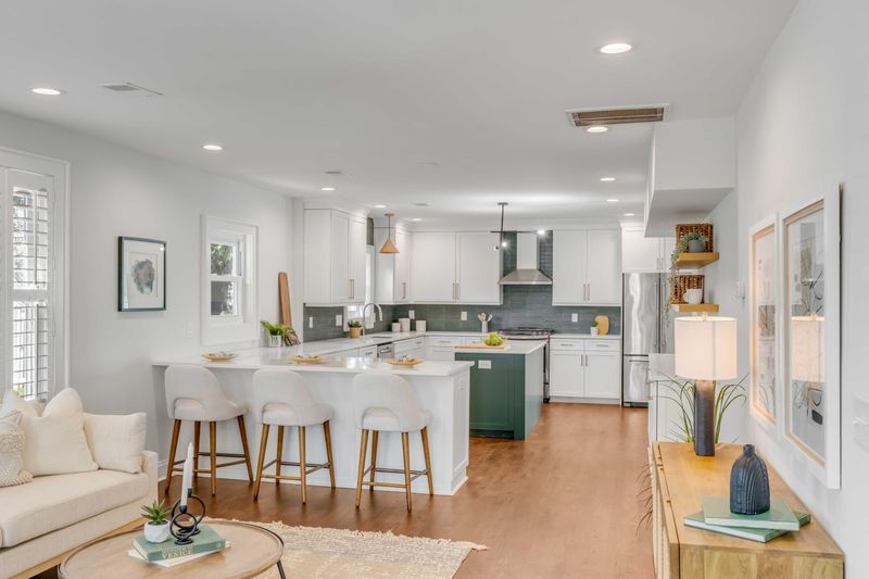 230 W Poplar St, Charleston, SC 29403