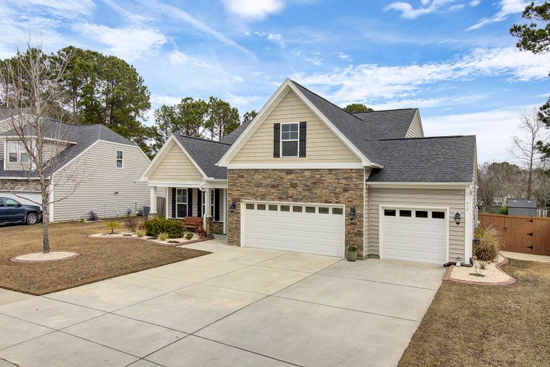 412 Black Horse Rd, Moncks Corner, SC 29461