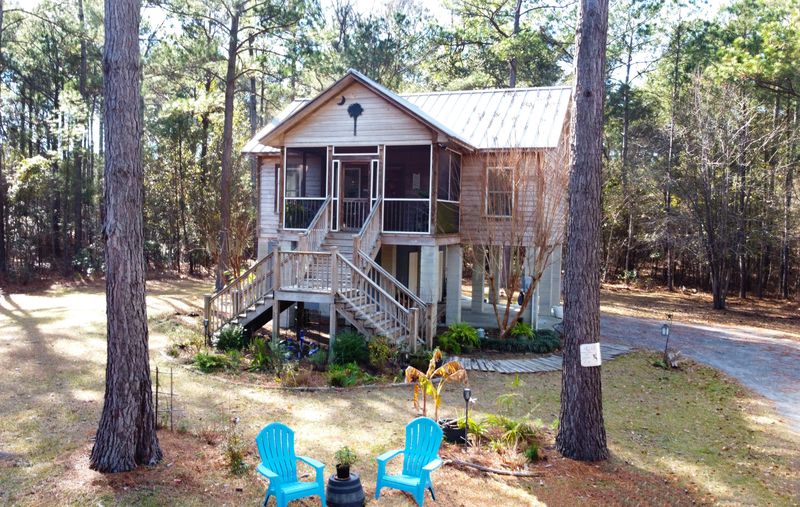 380 Mouzons Bluff, Mcclellanville, SC 29458