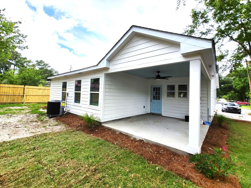 1145 Dickson Ave, Hanahan, SC 29410