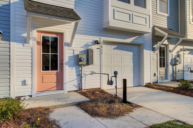 1011 Pettiford Pl, Hanahan, SC 29410